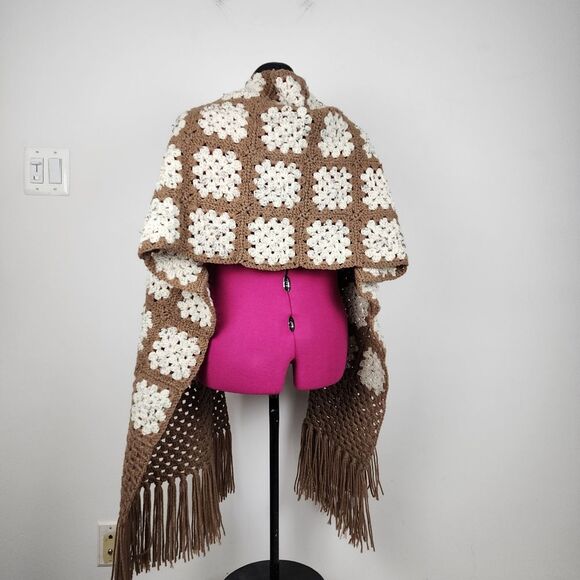 New Handmade Crochet Granny Square Shawl Wrap Scarf Fringes Brown Speckled Cream - Picture 6 of 11